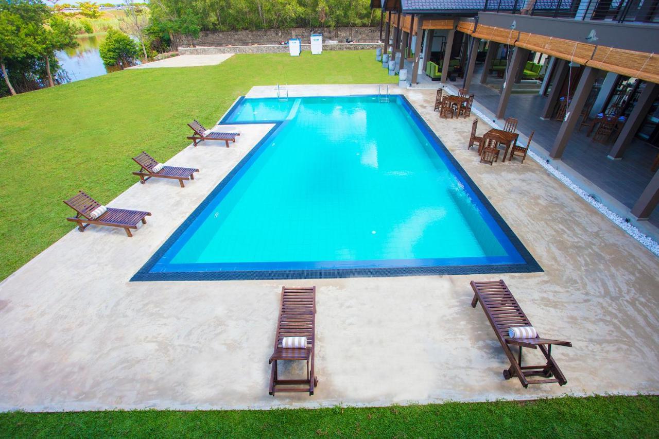 Amora Lagoon Hotel Katunayaka Zewnętrze zdjęcie