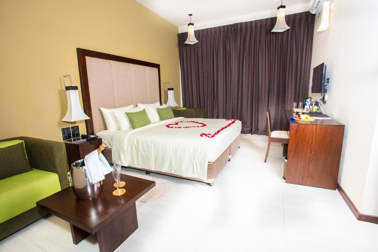 Amora Lagoon Hotel Katunayaka Zewnętrze zdjęcie