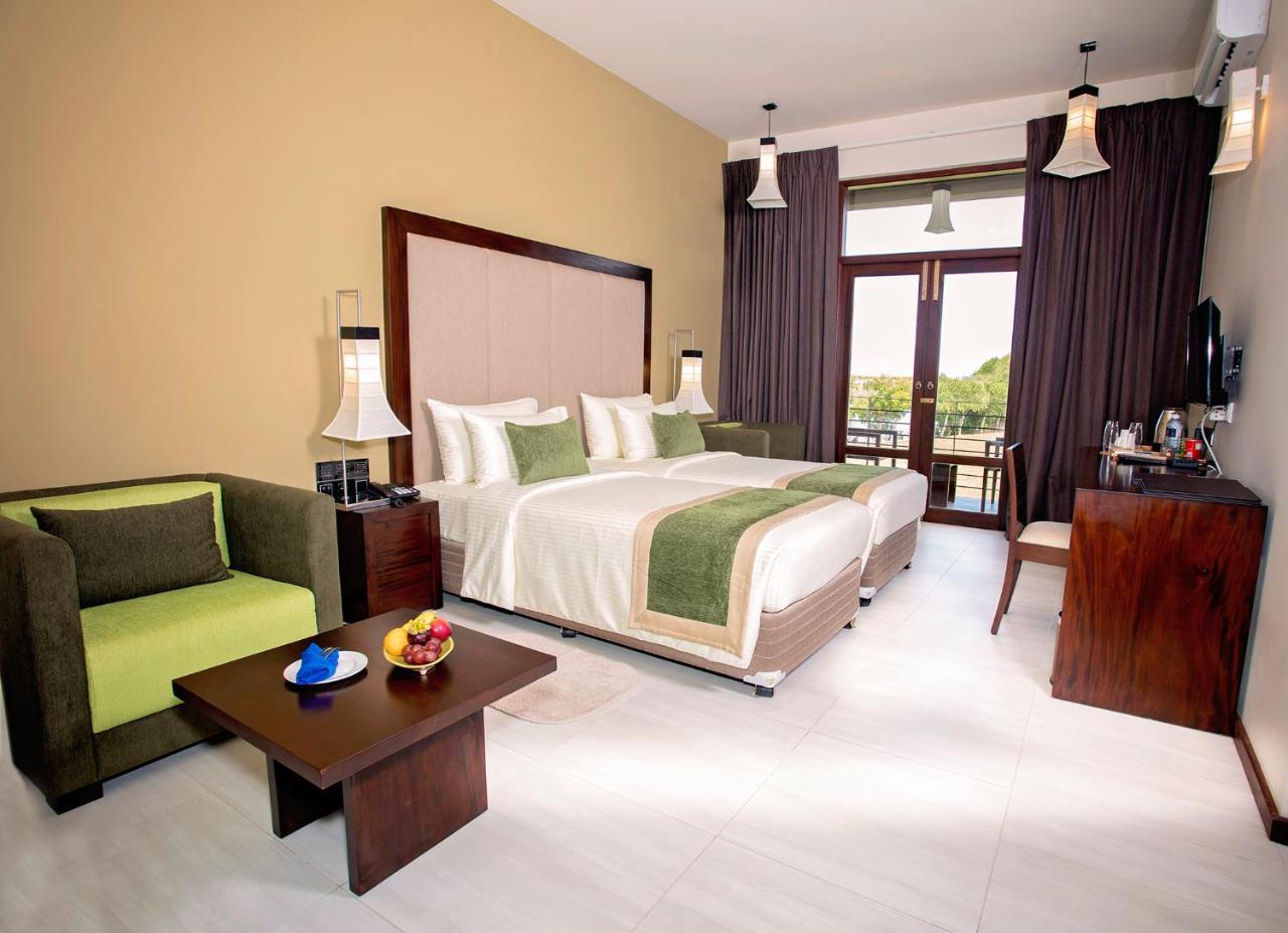 Amora Lagoon Hotel Katunayaka Zewnętrze zdjęcie