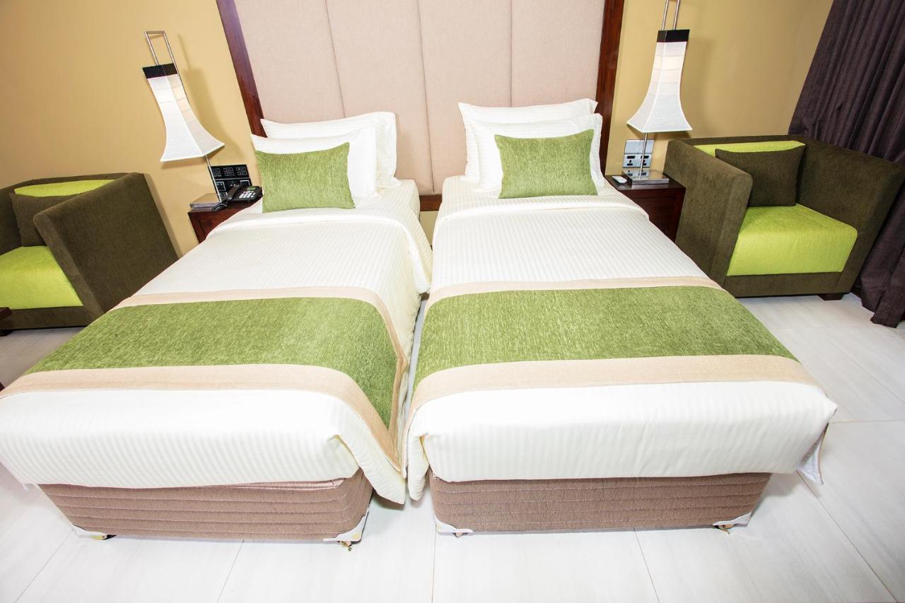 Amora Lagoon Hotel Katunayaka Zewnętrze zdjęcie