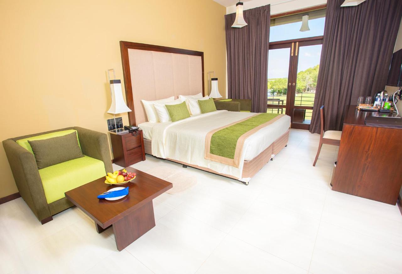 Amora Lagoon Hotel Katunayaka Zewnętrze zdjęcie