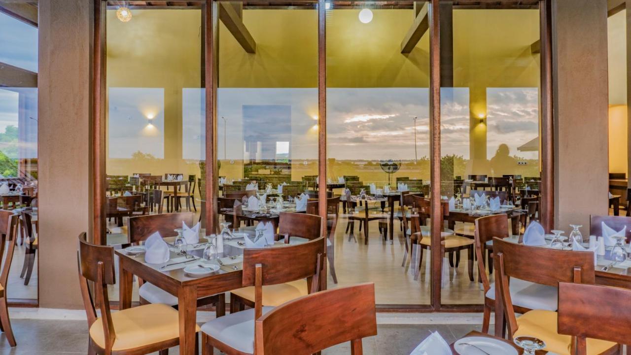 Amora Lagoon Hotel Katunayaka Zewnętrze zdjęcie